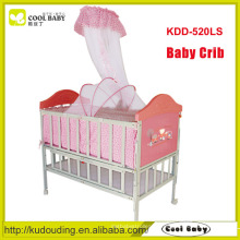 China Hersteller NEU Design Eisen Baby Krippe In Imitation der hölzernen Babybett mit Moskitonetz Babybett kann verlängert werden